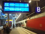 2010_03_29_Berlin_Hbf_tief_Metropolitan_ICE_1100.jpg